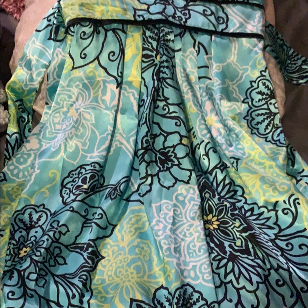 Dress - Picture 2 of 4